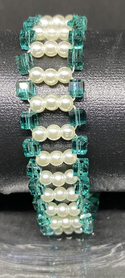 Elegantes Armband "drei weiße Perlen"
